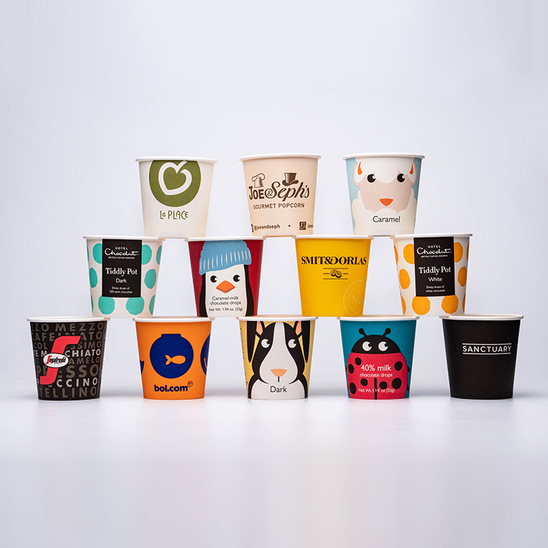 لیوان کاغذی تک دیواری